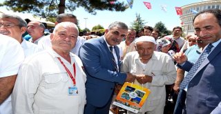 Hacı Adayları Salavatlarla, Dualarla Uğurladı