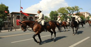Tbmmden Eski Meclis Önüne Geçit Töreni Düzenlendi