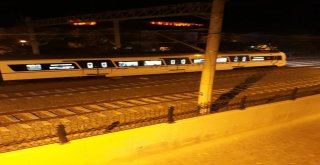 Tren Raydan Çıktı, Faciadan Dönüldü