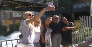 Dünyanın En Genç Şelalesi 400 Bin Misafire Ev Sahipliği Yapıyor