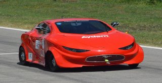 Üniversite Öğrencileri Tasarladıkları Elektrikli Araçlarıyla Kıyasıya Yarıştı