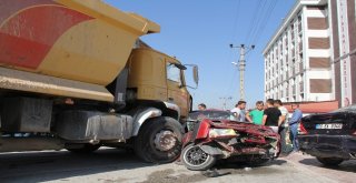 Freni Boşalan Kamyon Mahalleyi Savaş Alanına Çevirdi
