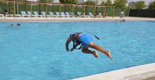 Kayapınar Belediyesinden Bin 500 Öğrenciye Ücretsiz Yüzme Kursu