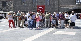 Sura Turist Akını