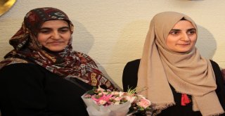 Başkan Sekmen Ebru Özkanı Memleketi Erzuruma Davet Etti