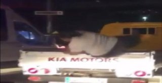 Kamyonet Kasasında Göbek Atan Kadının Ölümden Döndüğü Anlar Kamerada