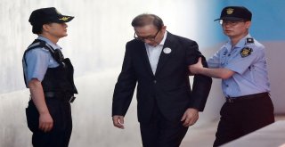 Güney Kore Eski Devlet Başkanı Lee Myung-Baka 15 Yıl Hapis