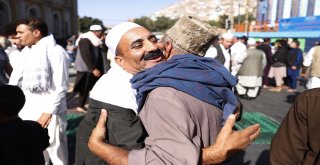 Dünya Müslümanları Bayram Namazında Buluştu