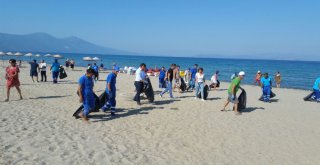 Vatandaşlar Büyükşehir Ekipleriyle Sahilde Temizlik Yaptı