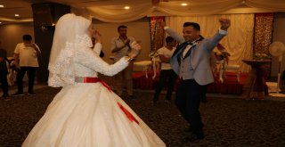 (Özel) Takı Töreninde Gelin Ve Damada Uçak Bileti