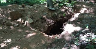 (Özel Haber) Tarihi Manastırları Arkeologlar Yerine Defineciler Kazıyor