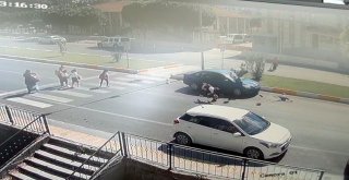 Antalyada Otomobil Yayaların Arasına Daldı: 1İ Ağır 3 Yaralı