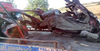 Samsunda Otomobil Beton Bariyere Çarptı: 1 Ölü,1 Yaralı