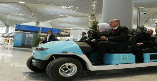 Cumhurbaşkanı Erdoğan, Havalimanı Açılışında Elektrikli Araç Sürdü