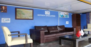 Arnavutköyde Öğrenciler Deprem Simülasyon Tırı İle Depremi Yaşadı