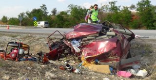 Kütahyada Tır Otomobile Çarptı: 2 Ölü, 7 Yaralı