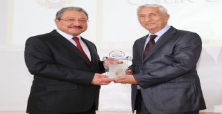 Gazetecilikte 30 Yılını Aşmış Meslek Mensupları Ödüllendirildi
