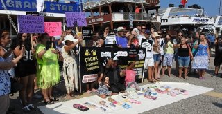 Tatilcilerden Çocuk İstismarına Siyah Eldivenli Protesto
