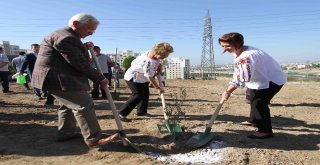Karşıyakaya ‘Barış Ve Dostluk Parkı