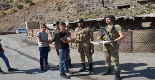 Irak Sınırında Jandarma Vatandaşın Bayramını Kutladı