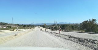 Sürücüler Köstebek Yuvasına Dönen Yoldan Tepkili
