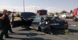 Otomobilin Lastiği Fırladı: 2 Yaralı