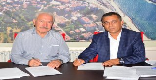 Lapseki Belediyesinde Toplu İş Sözleşmesi İmzalandı