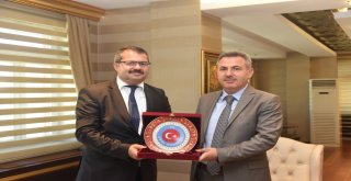 Azerbaycan Ankara Büyükelçisi Hazer İbrahimi Vali Süleyman Elbanı Ziyaret Etti