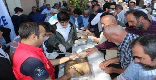 Erzincan Gençlik Merkezinden Vatandaşlara Aşure İkramı