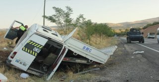 Tunceli-Elazığ Karayolunda Trafik Kazası: 3Ü Çocuk 20 Yaralı