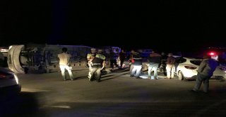 Afyonkarahisarda Otomobil İşçileri Taşıyan Minibüsle Çarpıştı: 4 Yaralı