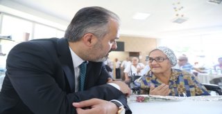 Başkan Aktaş, Huzurevinde Gönülleri Fethetti