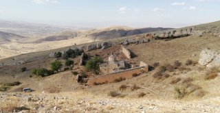 Defineciler Erzincanda Tarihi Yok Ediyor