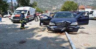 2 Otomobil Kafa Kafaya Çarpıştı: 2Si Çocuk 5 Yaralı