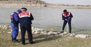 Aksarayda Kaybolan 3 Kişinin Terlikleri Baraj Kıyısında Bulundu