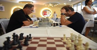 Avcılarda Şah-Mat Yarışı