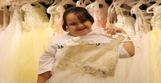 Down Sendromlu Çocuğun Bayramlık Sevinci Duygulandırdı