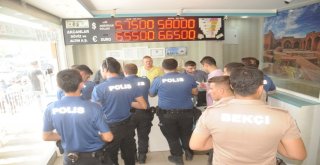 Dövizini Alan Polis Tlye Sahip Çıkmak İçin Sıraya Girdi