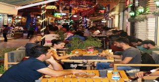 Şemsiyeli Sokakta Canlı Müzik Hizmeti