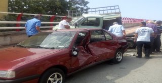 Otomobil Park Halindeki Araçlara Çarptı: 1 Yaralı