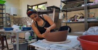 (Özel) Suyun Üstünde Topraklı Sergi