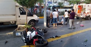 Manavgatta Motosiklet Kamyonete Çarptı: 1 Yaralı