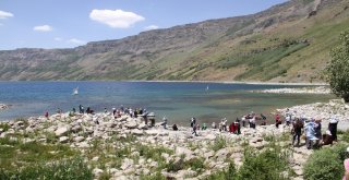 Türkiyenin En Büyük Krater Gölünde Şenlik Coşkusu