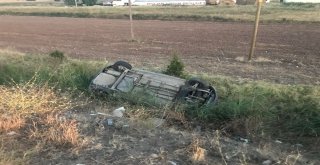 Otomobil Şarampole Devrildi