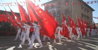Cumhuriyet Bayramı Etkinliklerinde Vatandaşlara Gül Suyu Sıkıldı