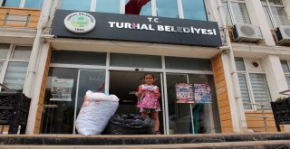 Minik Eliften Örnek Davranış