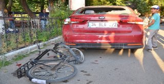 Bisiklet, Park Halindeki Otomobile Çarptı: 2 Yaralı