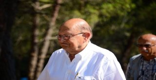 Çanakkale Savaşlarının Mezar Yeri Belli Olan Tek Şehit Doktorunun Kabrini Torunu Ziyaret Etti