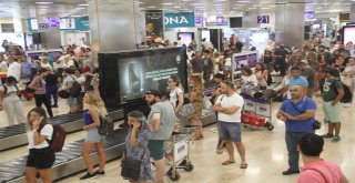 Atatürk Havalimanında Bayram Dönüşü Yoğunluğu