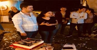 200 Kişi Arasında Sürpriz Evlilik Teklifi